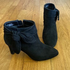 Alex Marie Black Suede Bow Bootie w 2.5 inch heel (size 6.5)